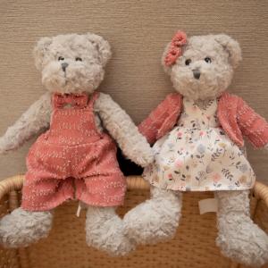 Red clothes, floral dresses, couple, bear